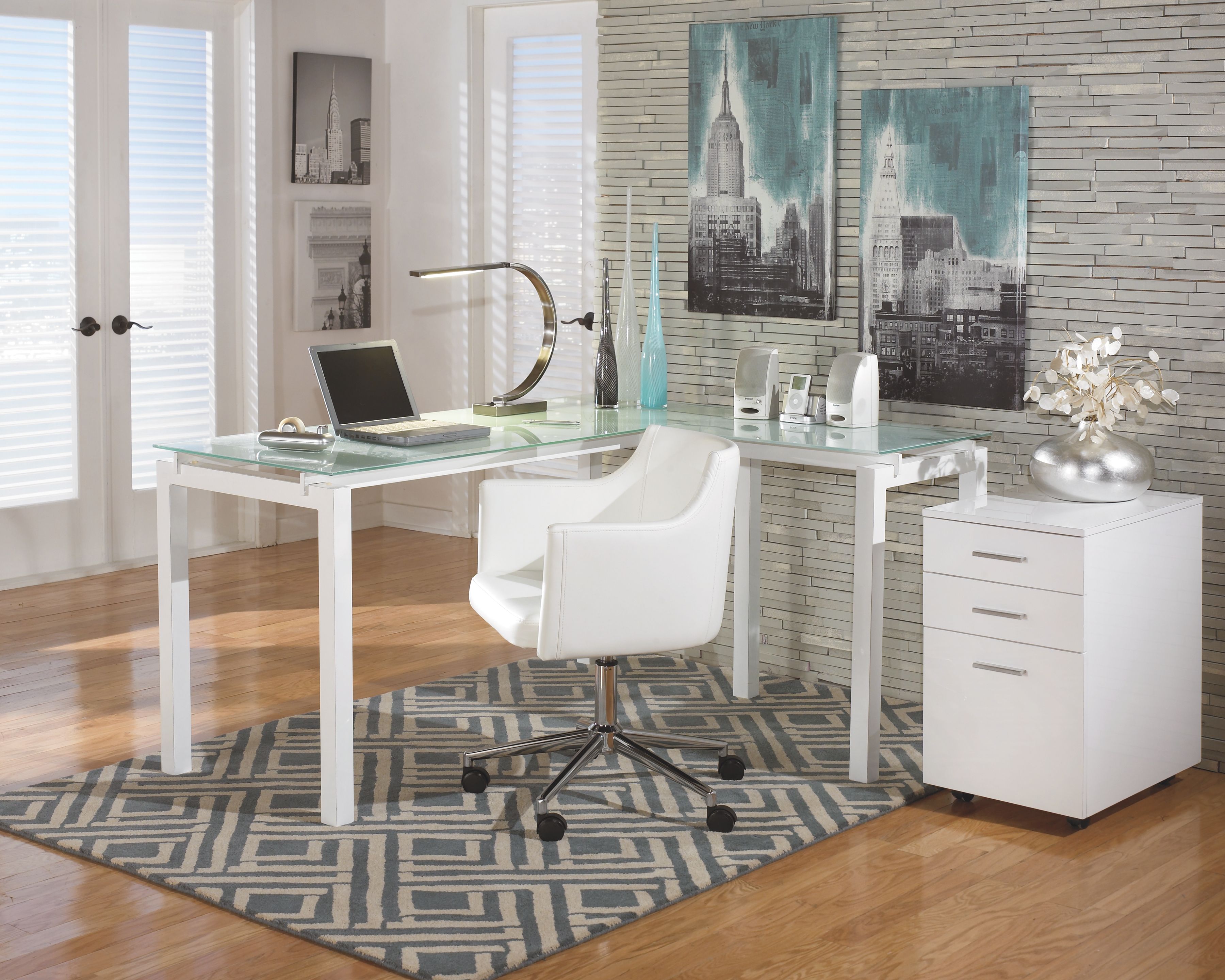 Baraga - White - Home Office Swivel Desk Chair