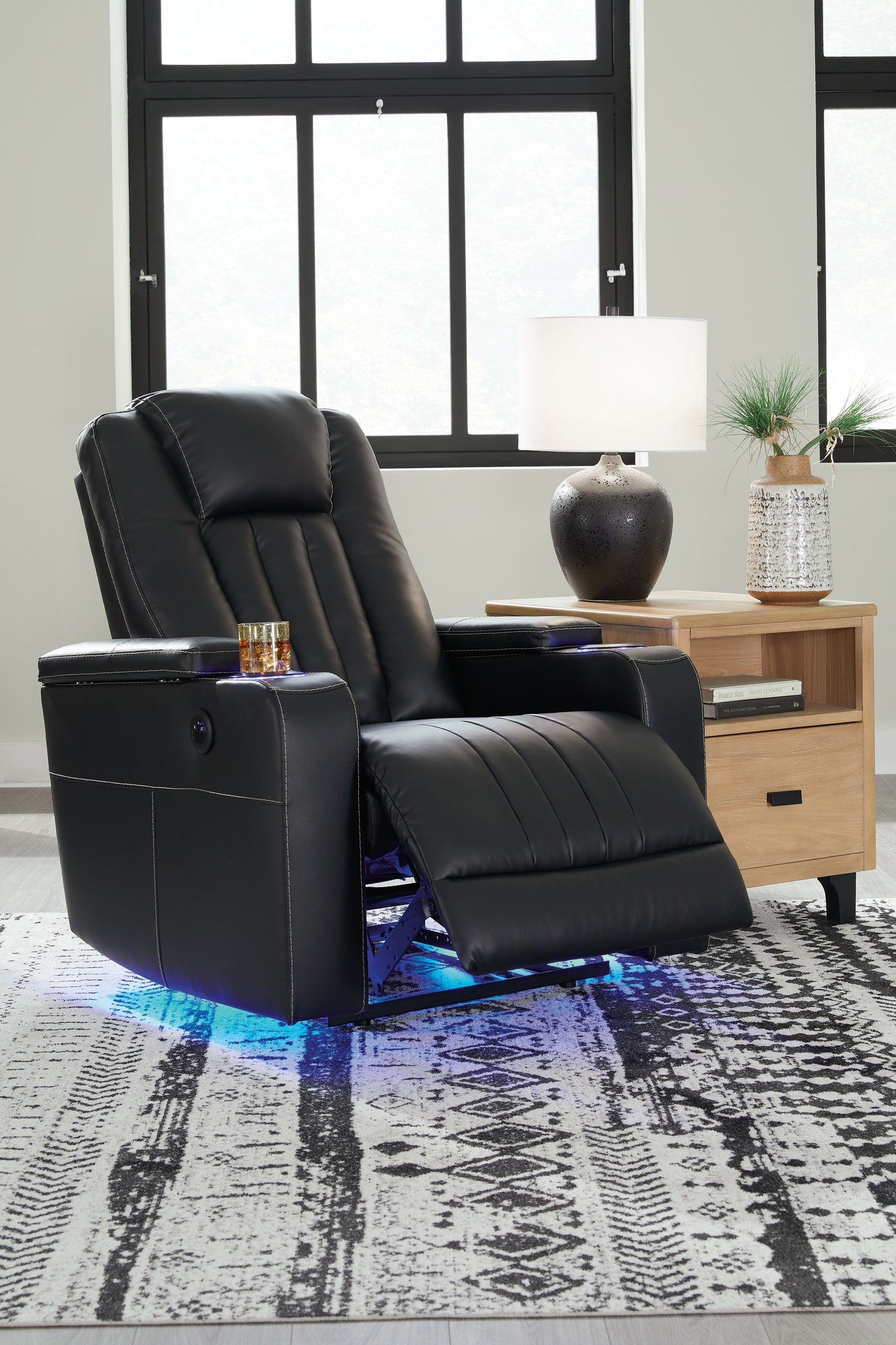 Center Point - Black - Zero Wall Recliner