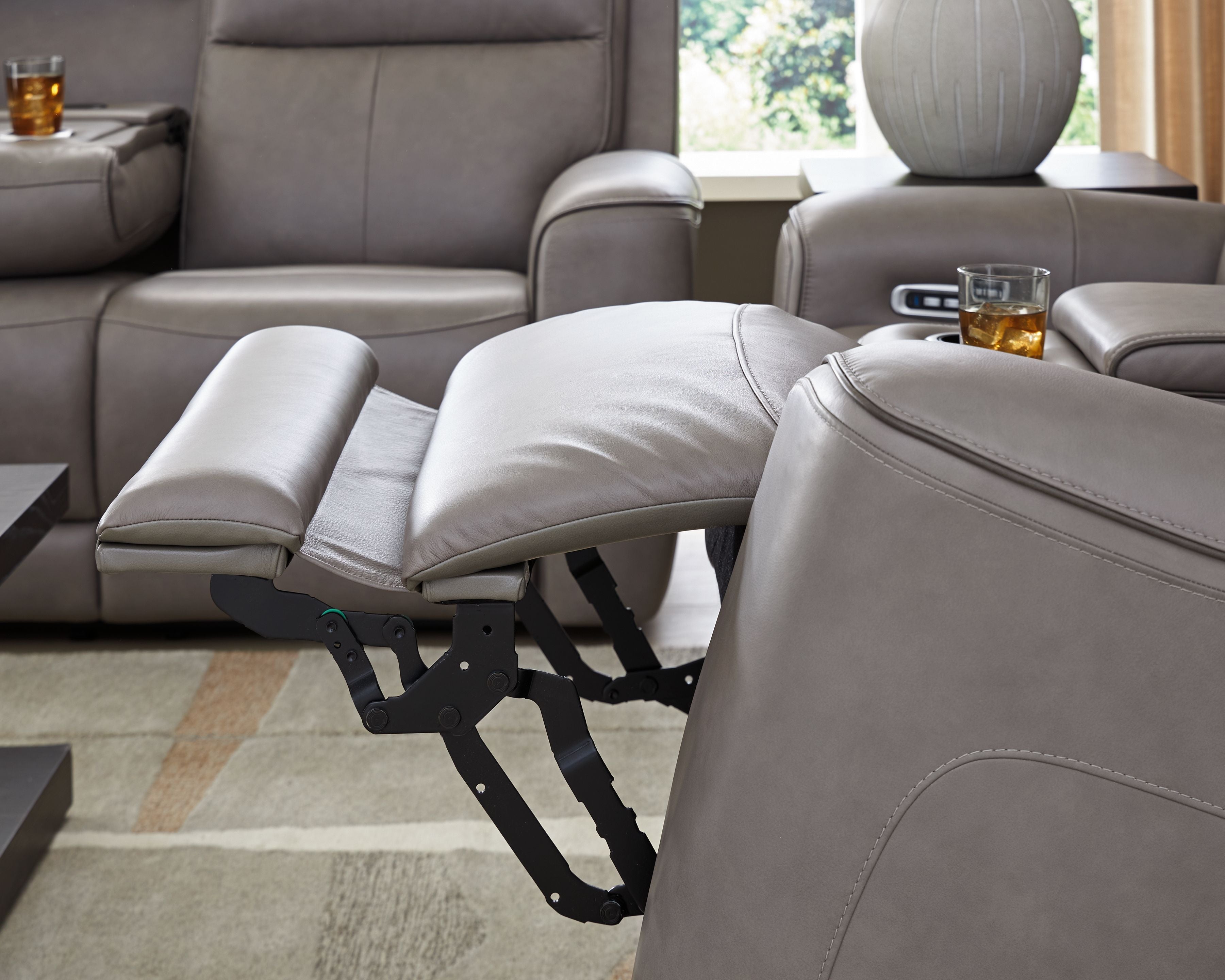 5Z-Comfort - Relaxation - Coin - Power Reclining Loveseat with Console / Adj Headrest