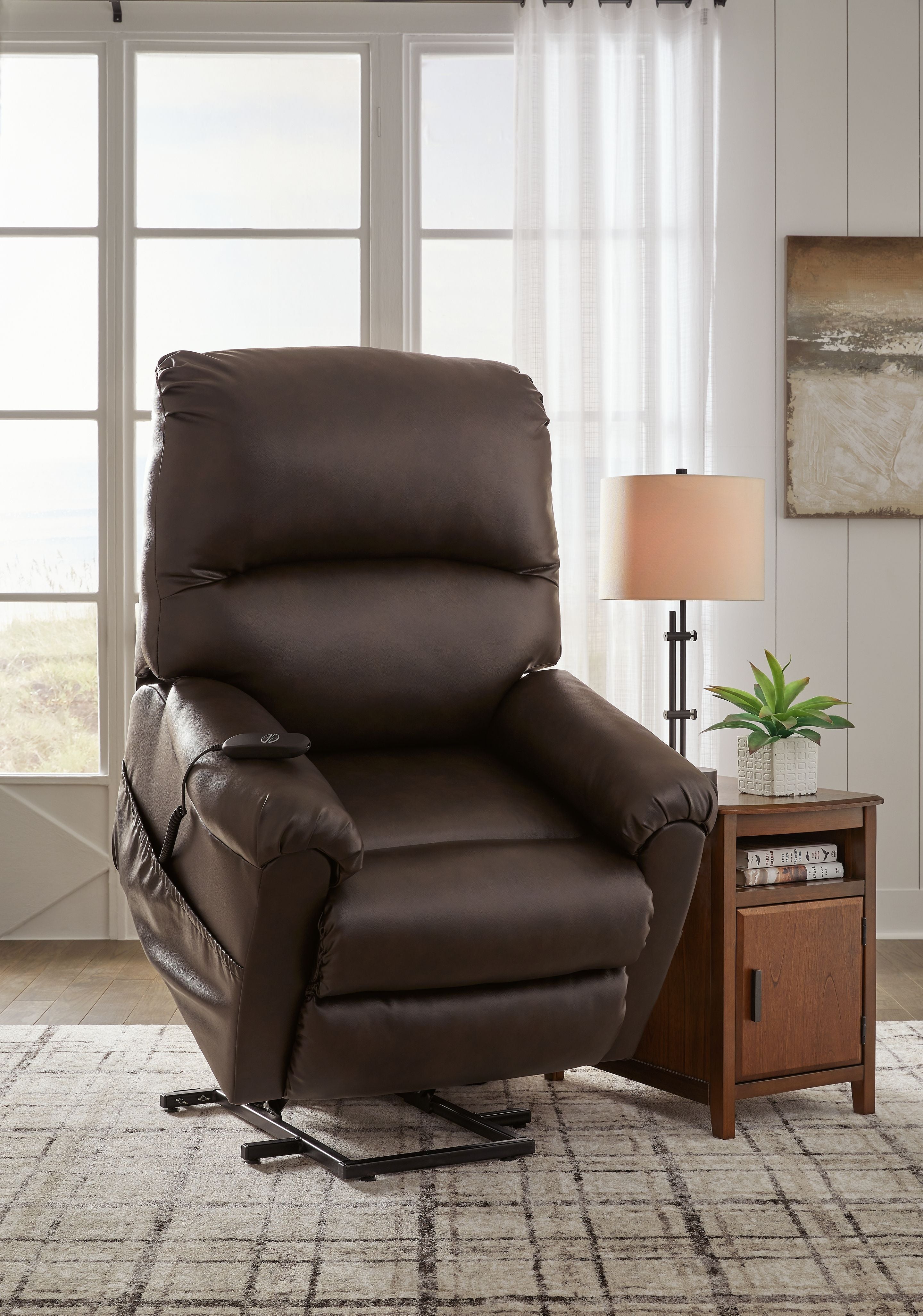 Shadowboxer - Power Lift Recliner