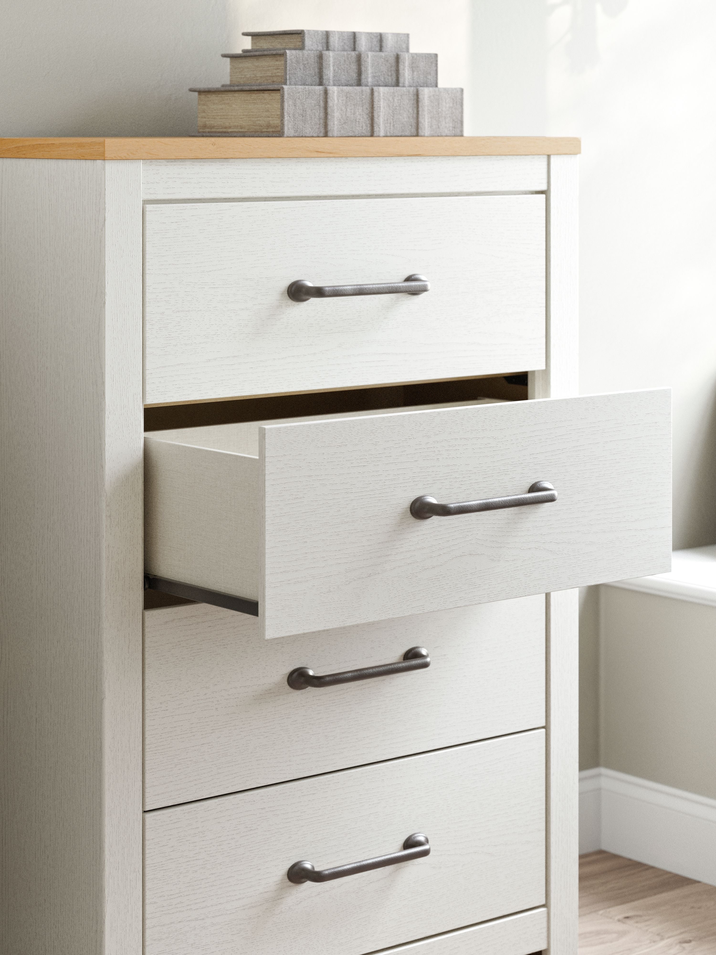 Linnocreek - White / Warm Brown - Four Drawer Chest