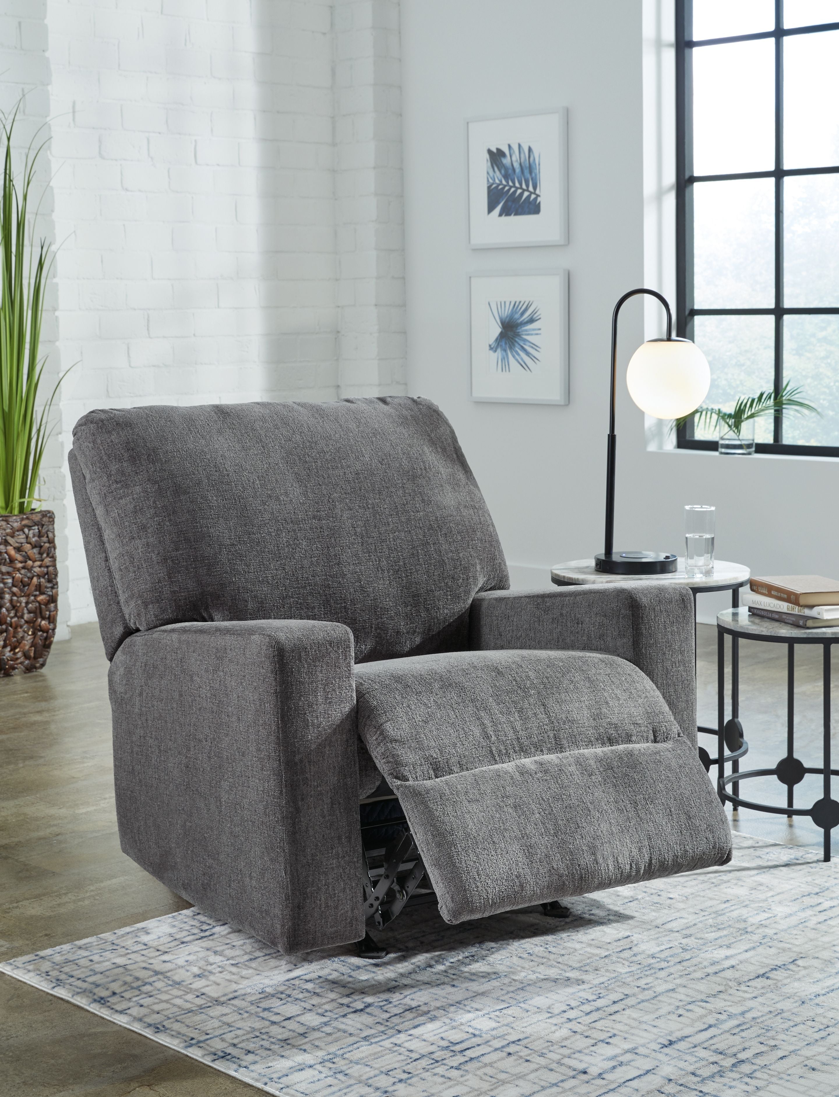 Rannis - Rocker Recliner