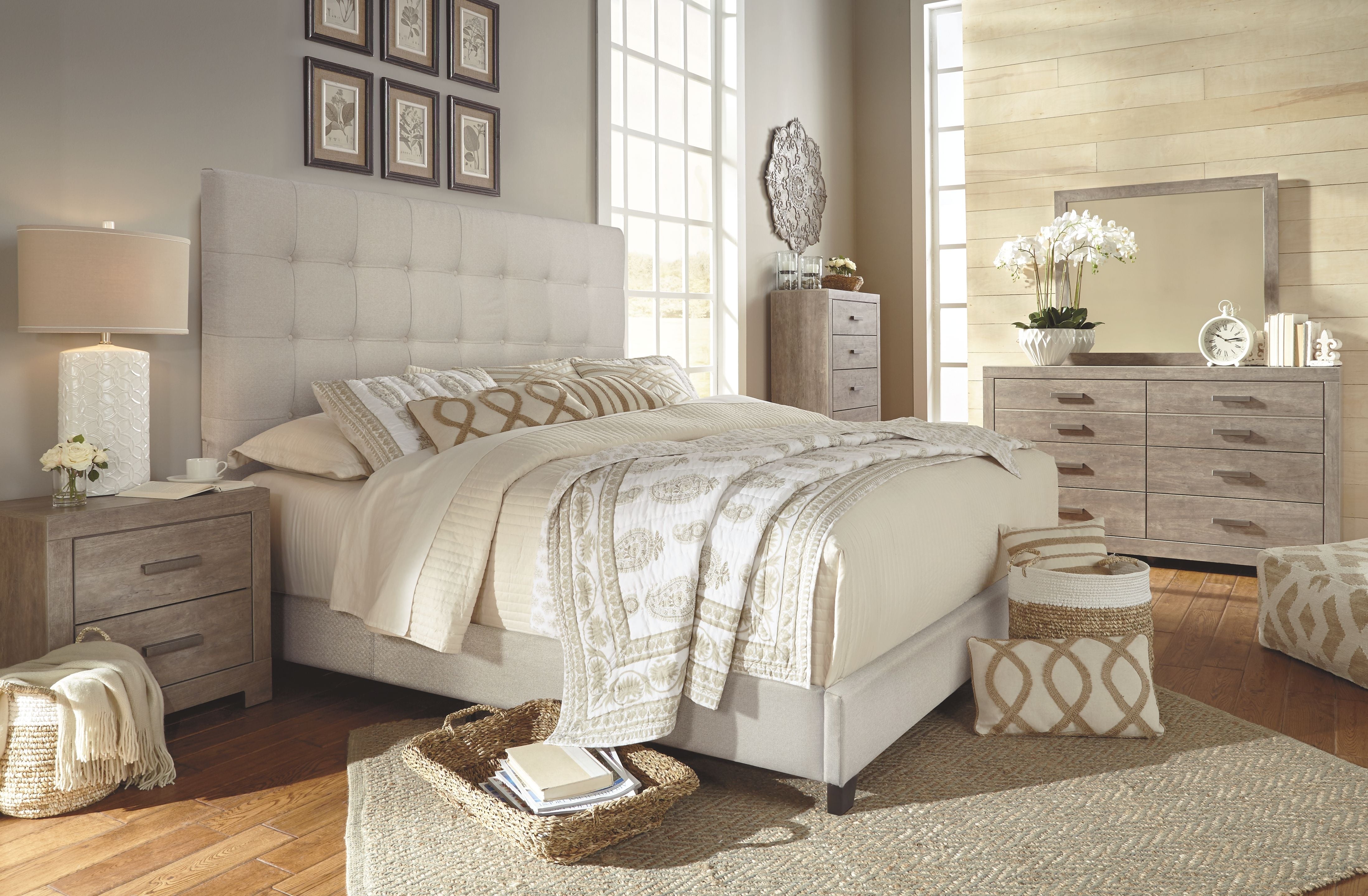 Dolante - Upholstered Bed