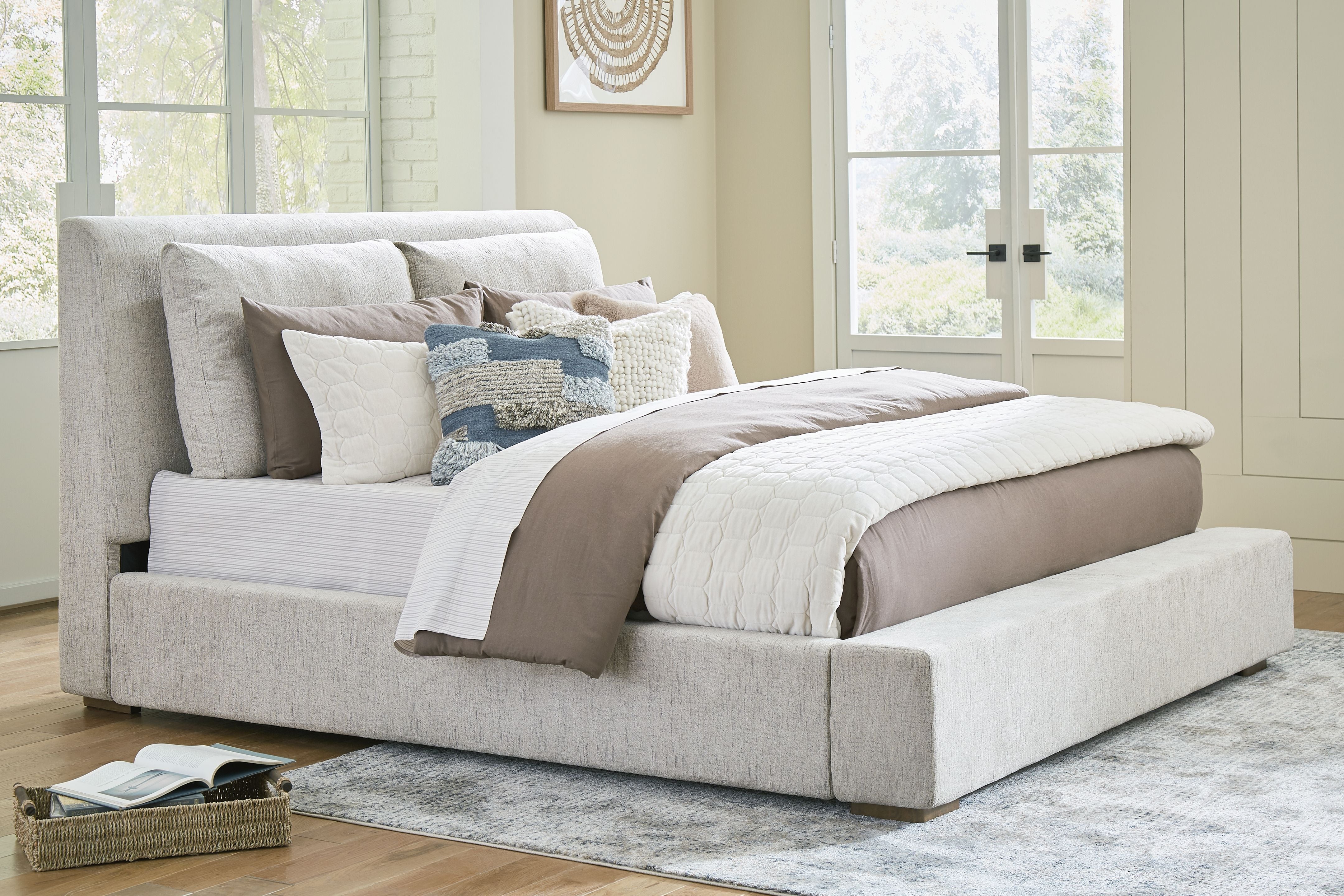 Cabalynn - Upholstered Bed