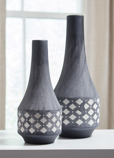Dornitilla - Black/White - Vase Set (2/CN)