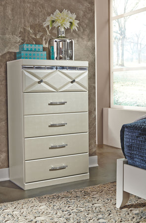 Dreamur - Champagne - Five Drawer Chest
